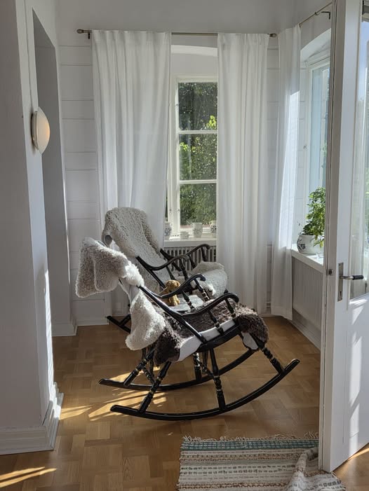 Kan vara en bild av inomhus